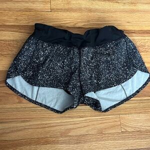LULULEMON speed up short size 8 2.5inch